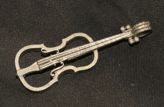 コバルト製楽器型アクセサリー　バイオリン