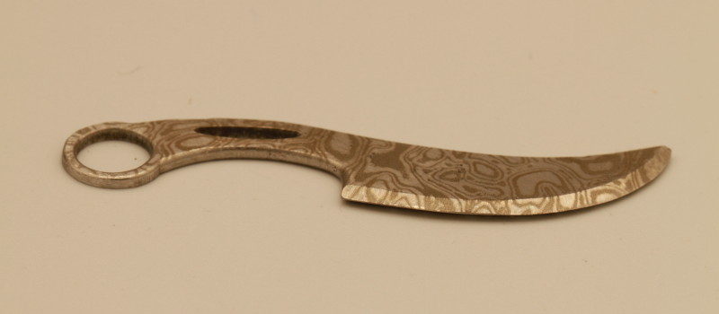 コバルト製ミニチュア狩猟用ナイフ