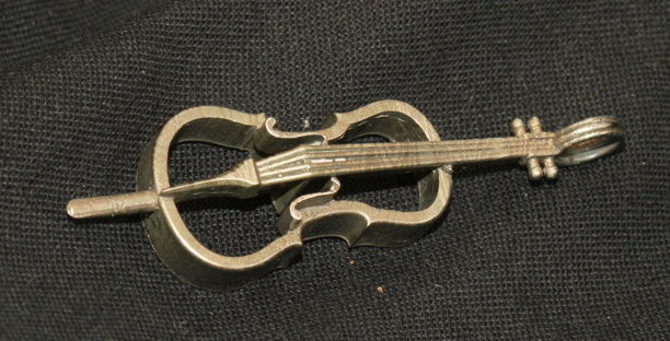 コバルト製楽器型アクセリー　チェロ